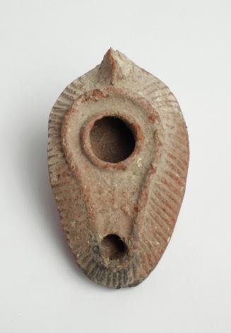 Oil lamp with radiating grooves around the shoulders
